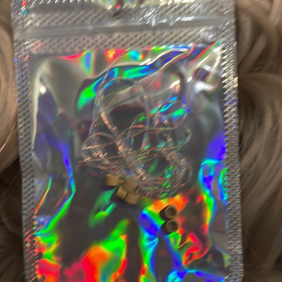 Platinum blonde synthetic extensions 14” - Picture 5 of 5